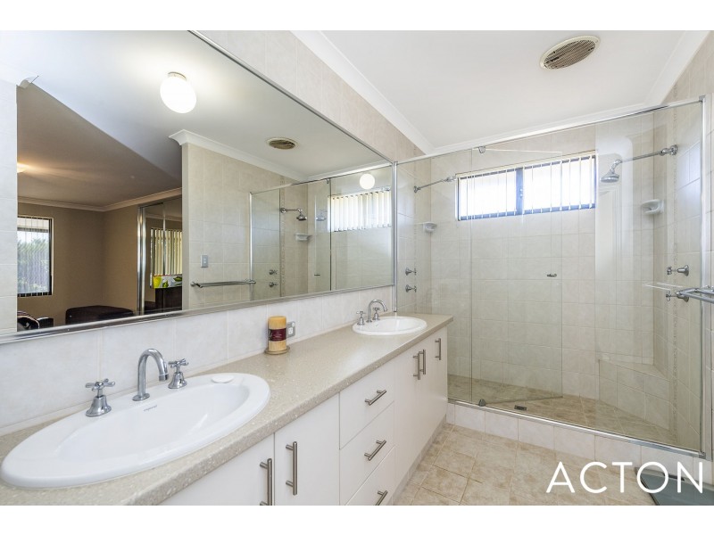 211 Peelwood Parade, Halls Head WA 6210