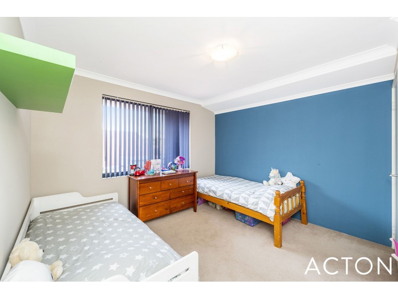 211 Peelwood Parade, Halls Head WA 6210