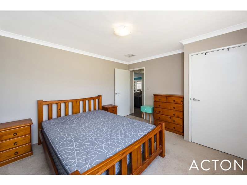 211 Peelwood Parade, Halls Head WA 6210