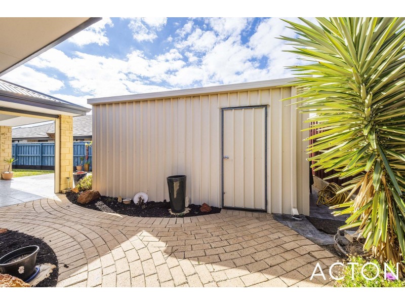 211 Peelwood Parade, Halls Head WA 6210