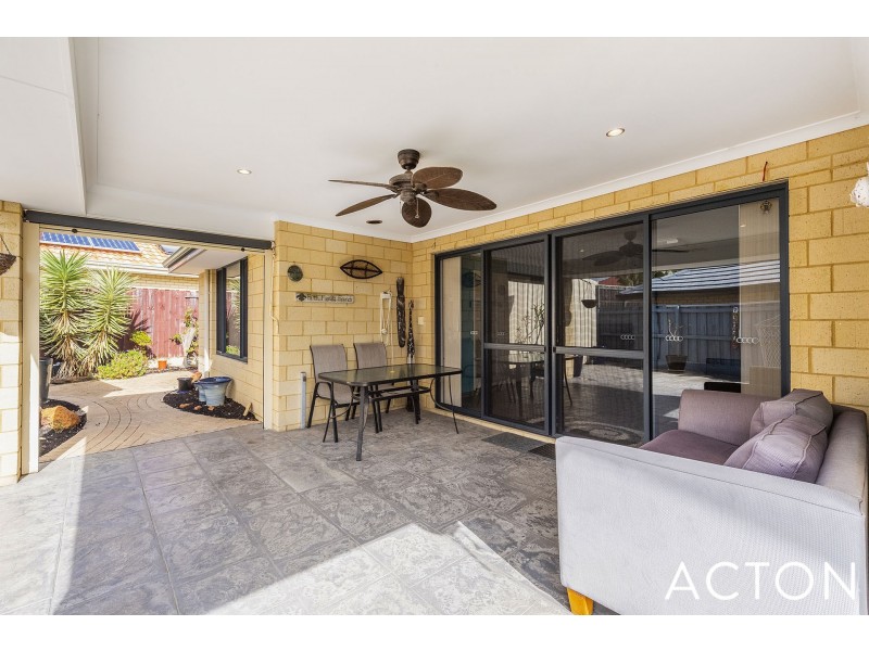 211 Peelwood Parade, Halls Head WA 6210