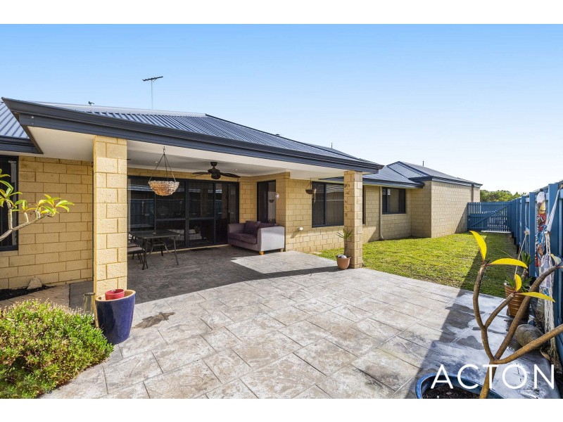 211 Peelwood Parade, Halls Head WA 6210