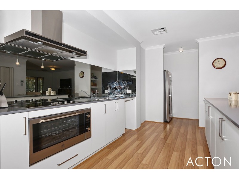 4 Sutcliffe Retreat, South Yunderup WA 6208