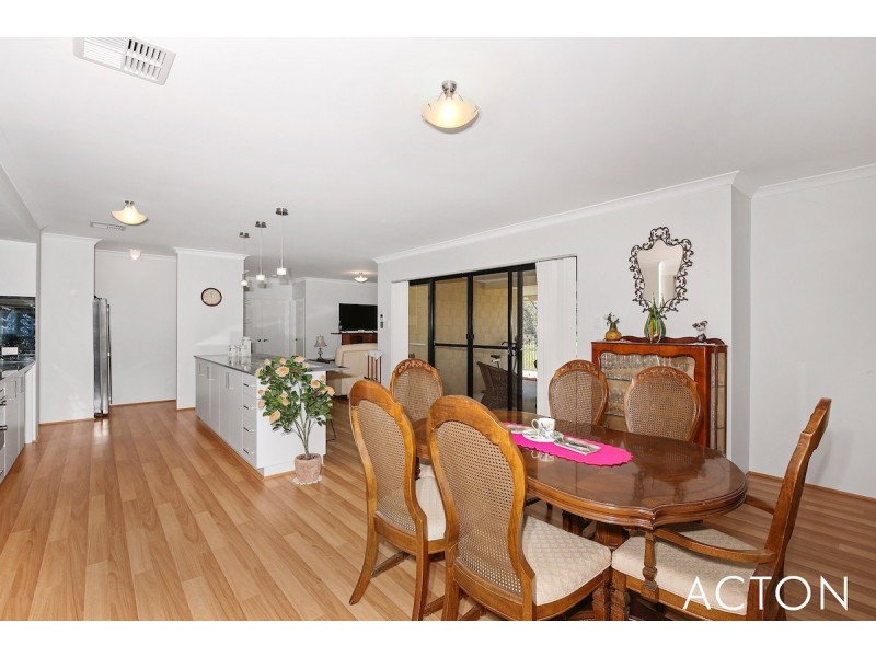 4 Sutcliffe Retreat, South Yunderup WA 6208