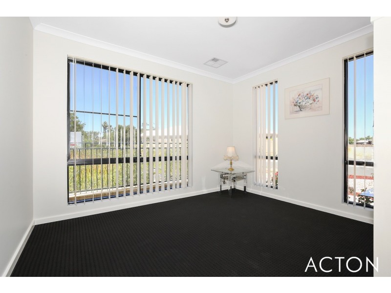 4 Sutcliffe Retreat, South Yunderup WA 6208