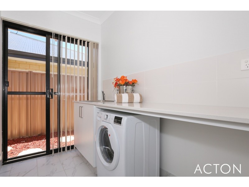 4 Sutcliffe Retreat, South Yunderup WA 6208