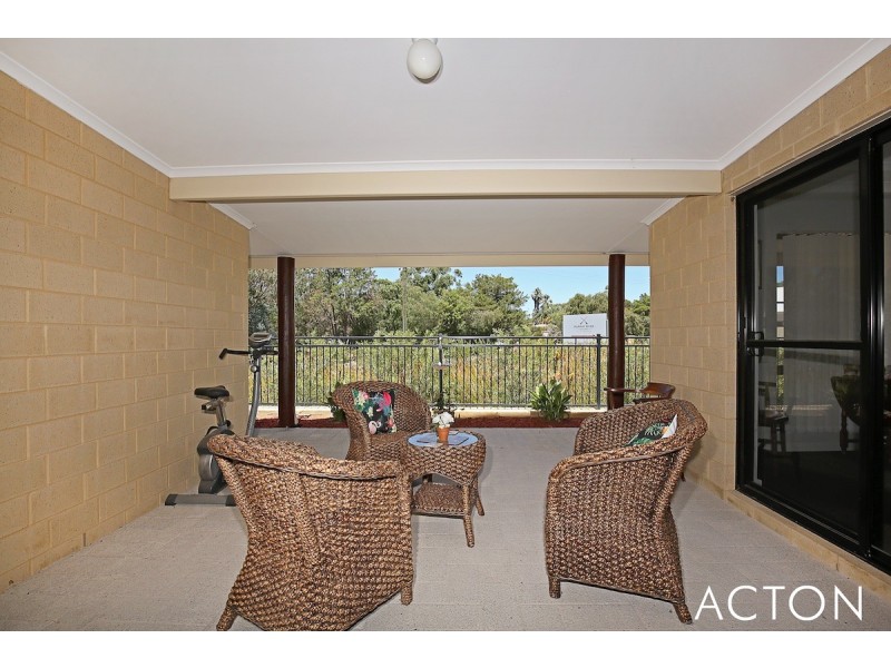 4 Sutcliffe Retreat, South Yunderup WA 6208
