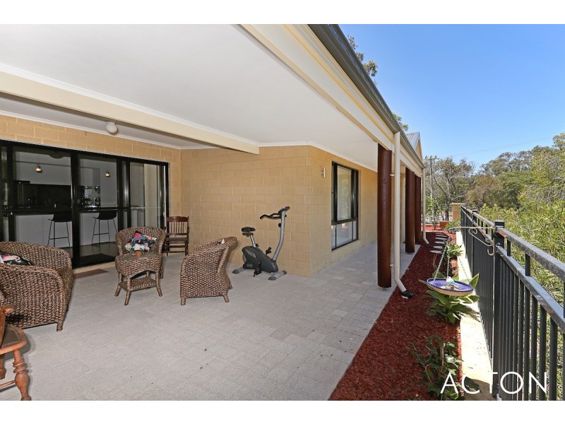 4 Sutcliffe Retreat, South Yunderup WA 6208