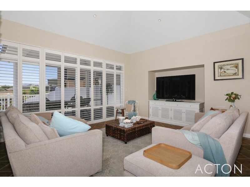 48 Brindabella Crescent, Halls Head WA 6210