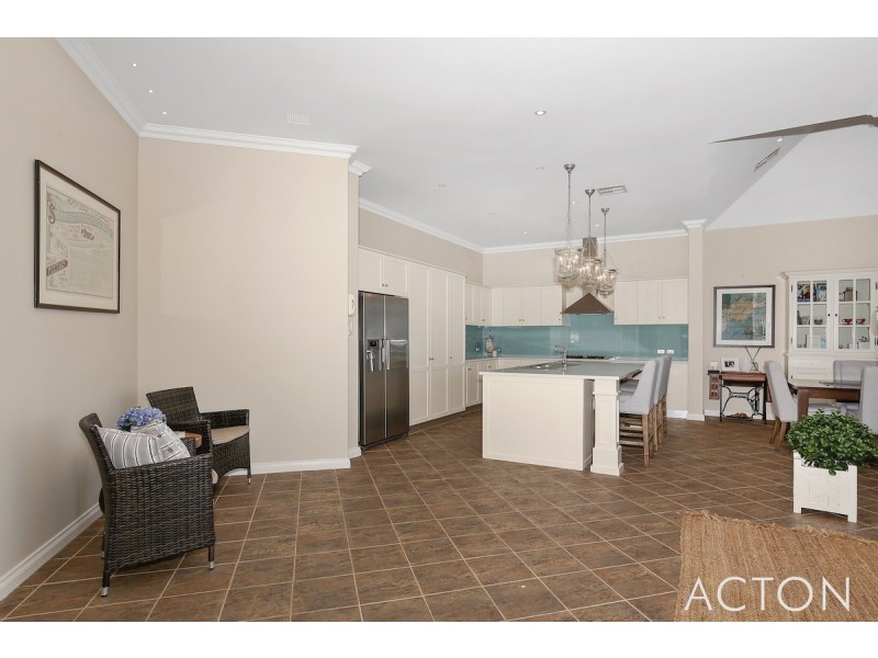 48 Brindabella Crescent, Halls Head WA 6210