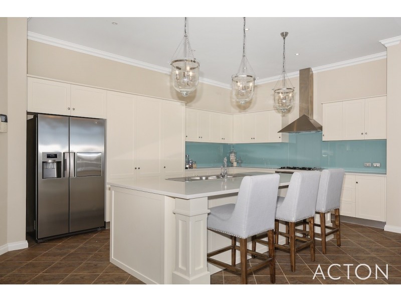 48 Brindabella Crescent, Halls Head WA 6210