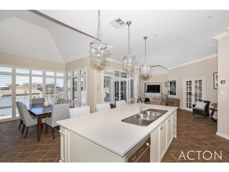 48 Brindabella Crescent, Halls Head WA 6210