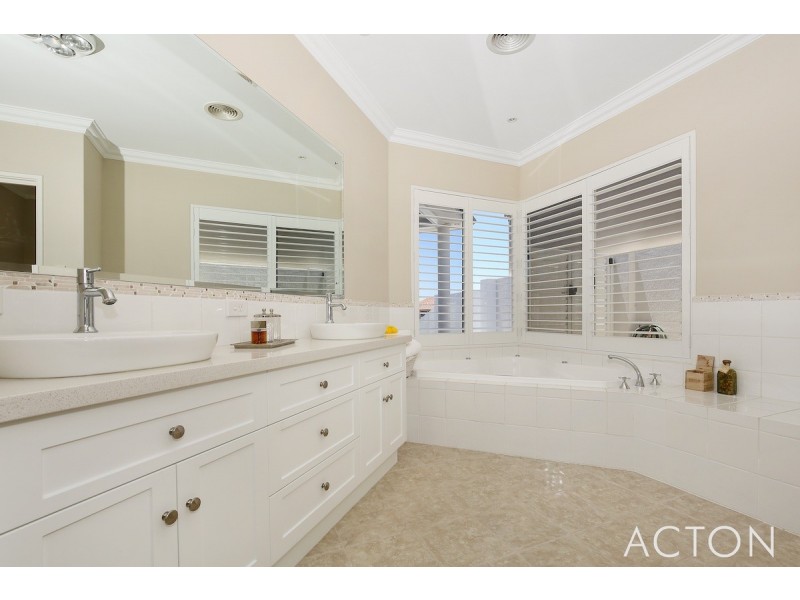 48 Brindabella Crescent, Halls Head WA 6210