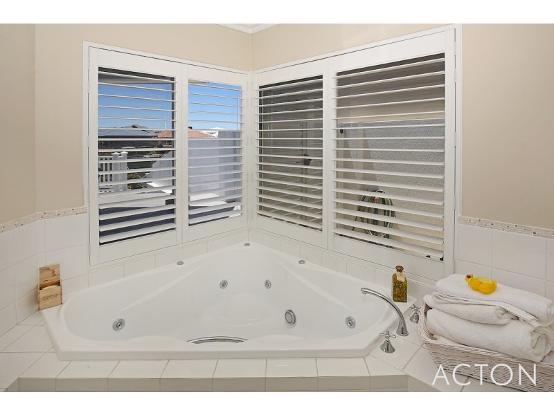 48 Brindabella Crescent, Halls Head WA 6210