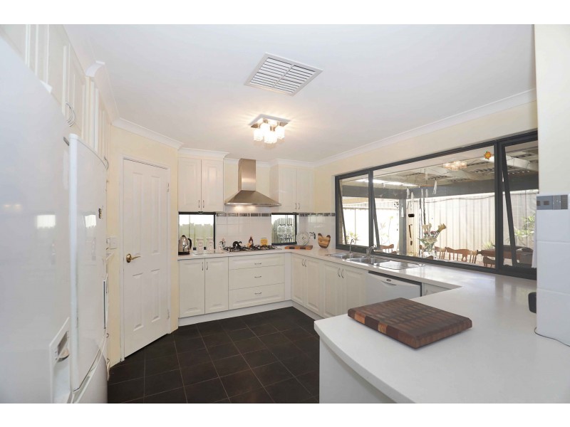 19 Bellambi Chase, Lakelands WA 6180