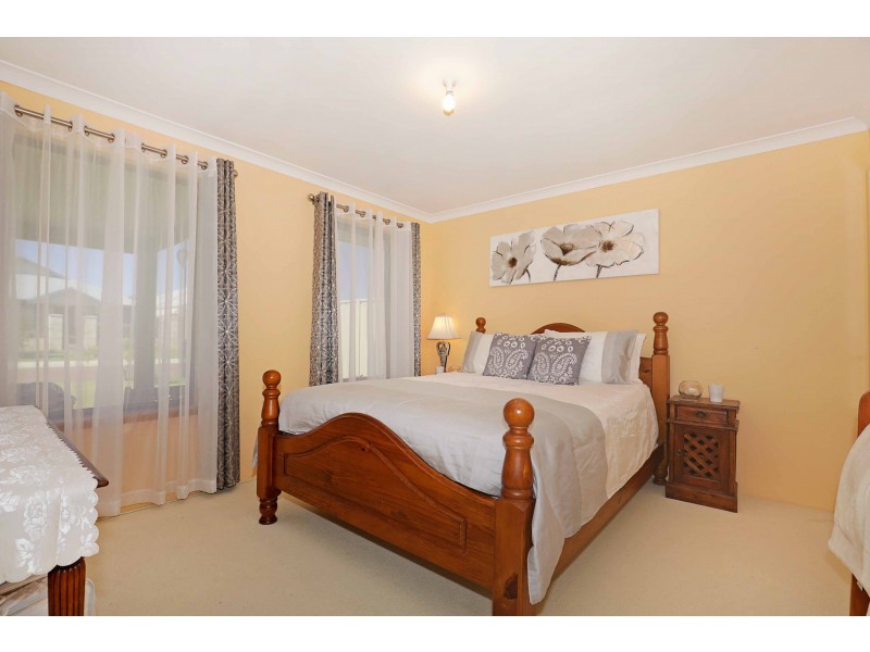 19 Bellambi Chase, Lakelands WA 6180