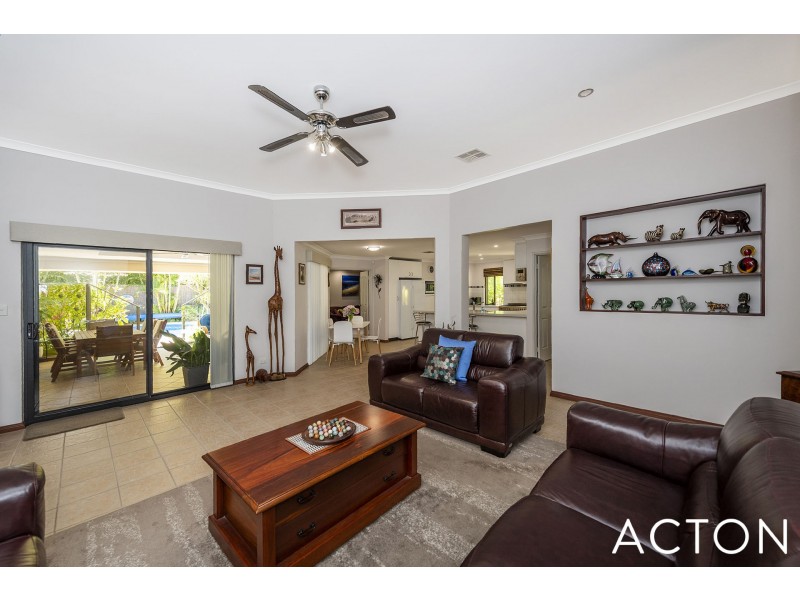 2 Maggie Way, Coodanup WA 6210