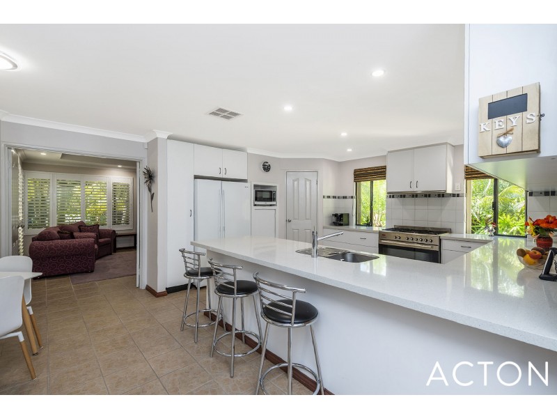 2 Maggie Way, Coodanup WA 6210