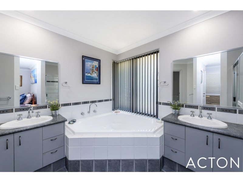 2 Maggie Way, Coodanup WA 6210