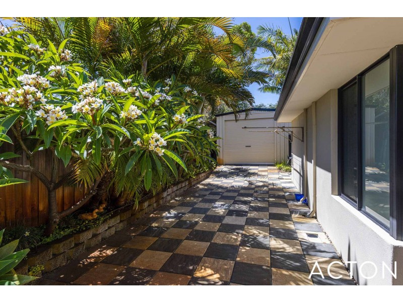 2 Maggie Way, Coodanup WA 6210