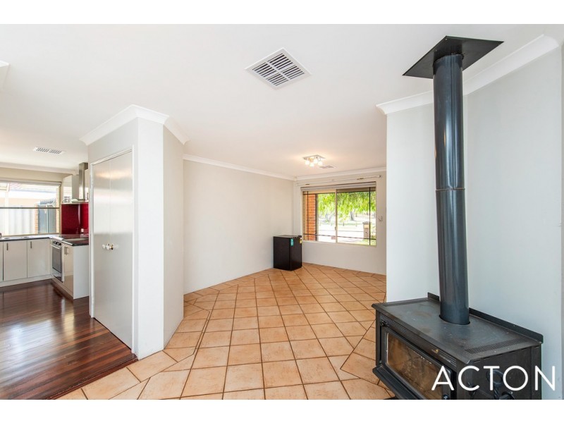 4 Lilac Green, Halls Head WA 6210