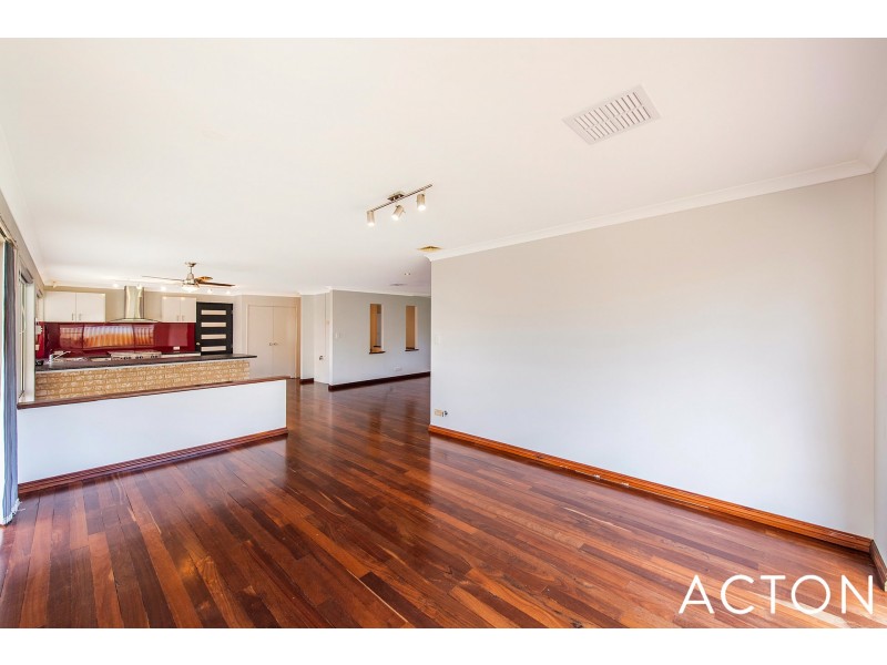 4 Lilac Green, Halls Head WA 6210