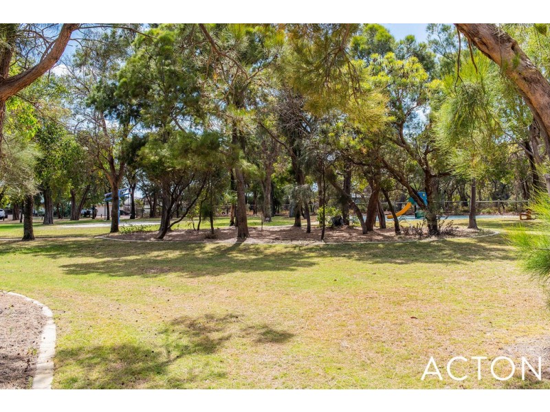 4 Lilac Green, Halls Head WA 6210