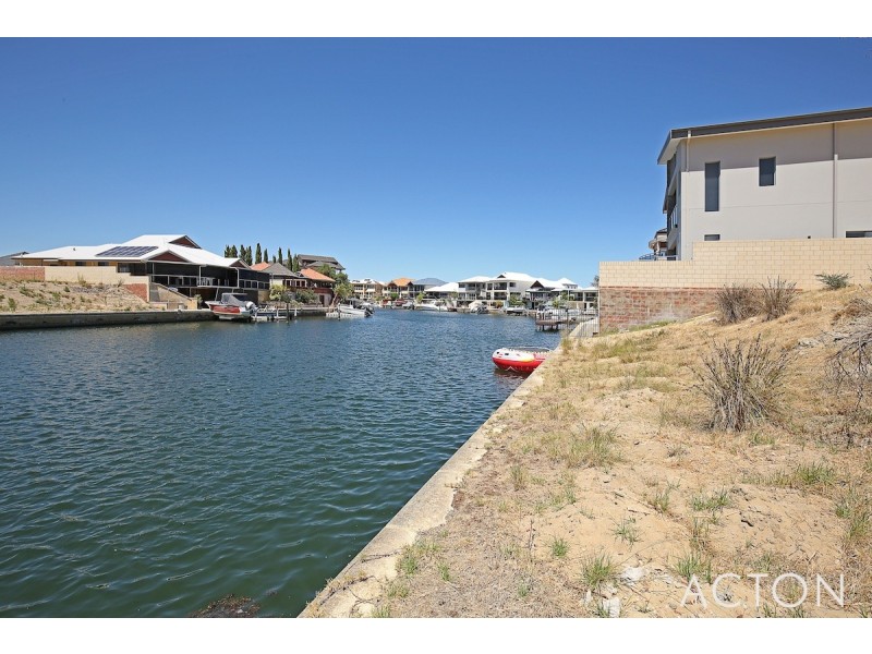 38 Ragamuffin Point, Halls Head WA 6210