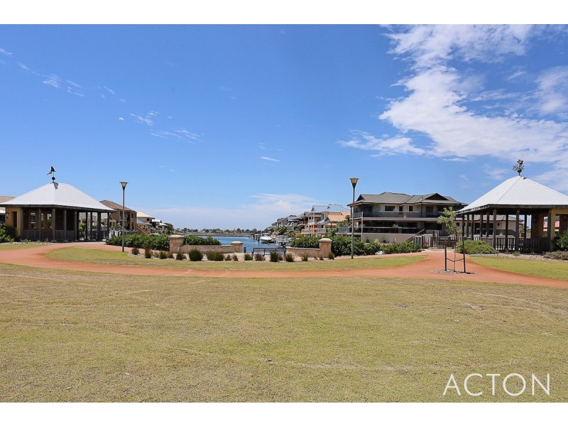 38 Ragamuffin Point, Halls Head WA 6210