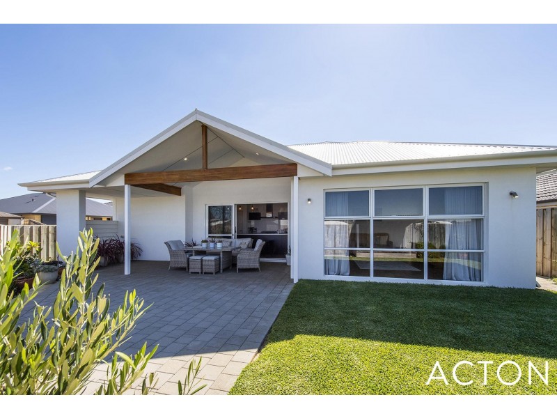 10 Vanda Pass, Halls Head WA 6210