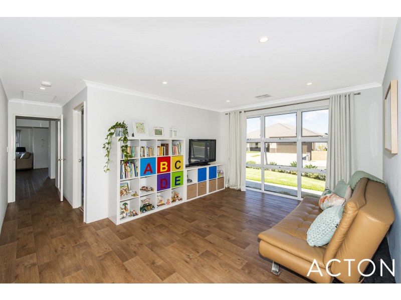 10 Vanda Pass, Halls Head WA 6210