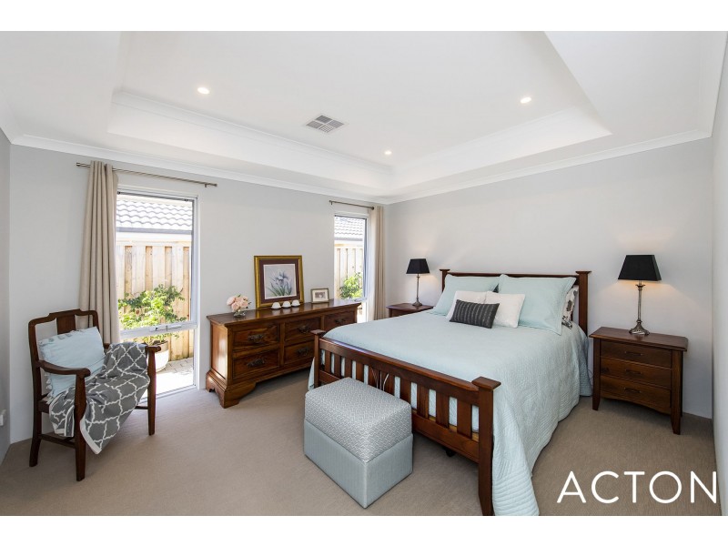 10 Vanda Pass, Halls Head WA 6210