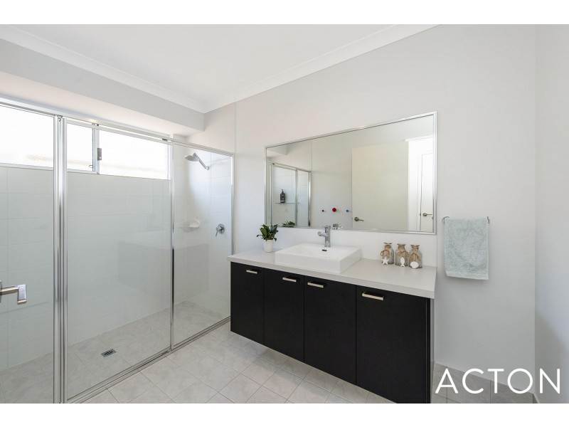 10 Vanda Pass, Halls Head WA 6210