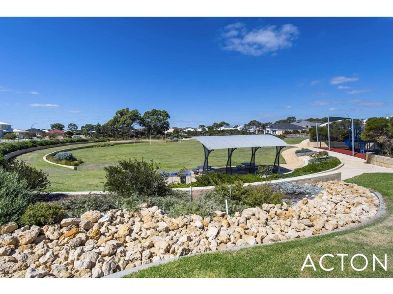 10 Vanda Pass, Halls Head WA 6210