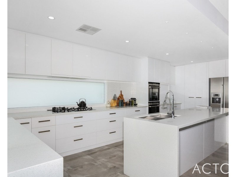 18 Abercrombie Rise, Madora Bay WA 6210