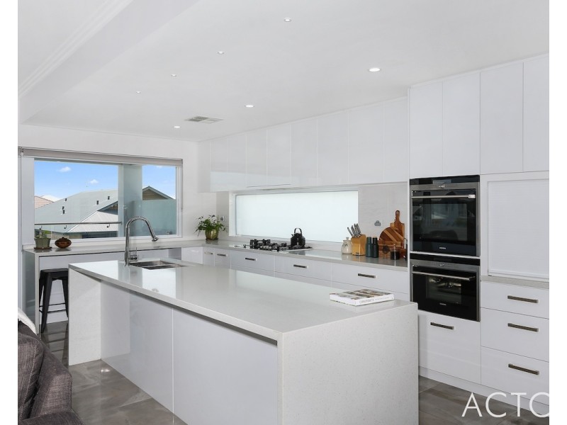 18 Abercrombie Rise, Madora Bay WA 6210