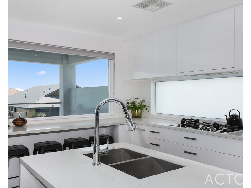 18 Abercrombie Rise, Madora Bay WA 6210