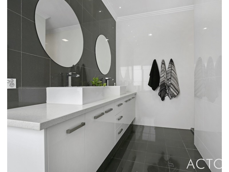 18 Abercrombie Rise, Madora Bay WA 6210