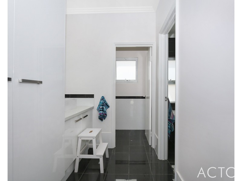 18 Abercrombie Rise, Madora Bay WA 6210