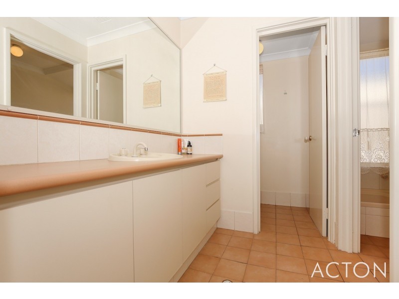 46 Paradise Circuit, Halls Head WA 6210