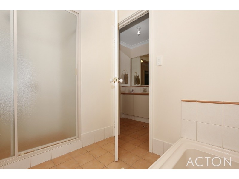 46 Paradise Circuit, Halls Head WA 6210