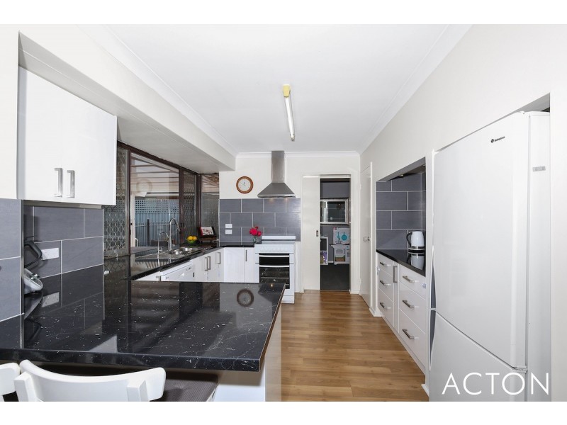 31 Hungerford Avenue, Halls Head WA 6210