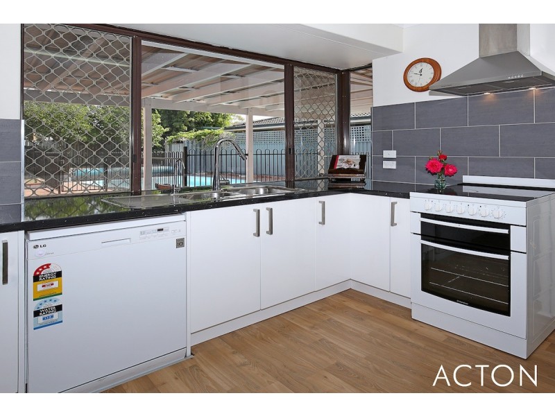 31 Hungerford Avenue, Halls Head WA 6210