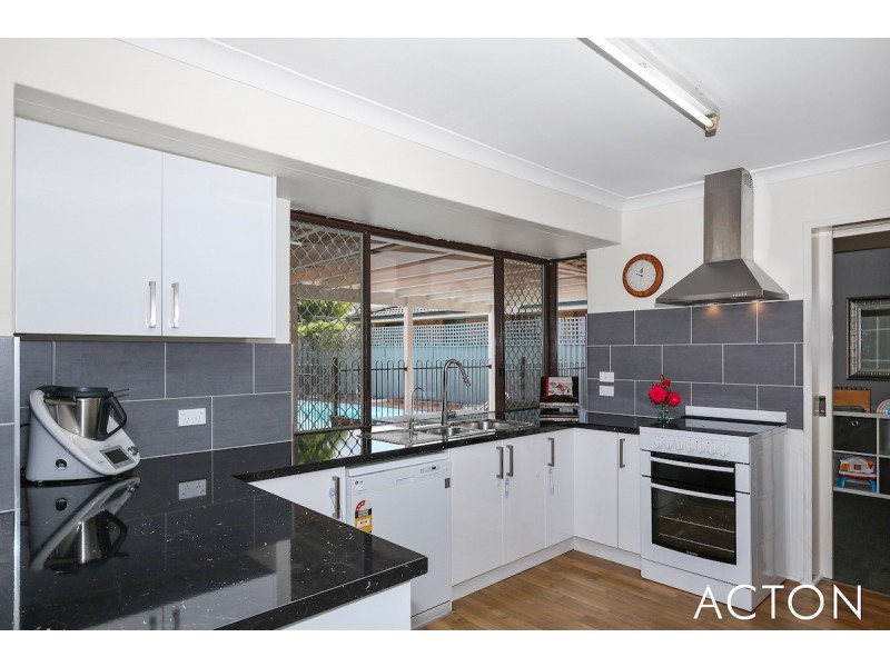 31 Hungerford Avenue, Halls Head WA 6210