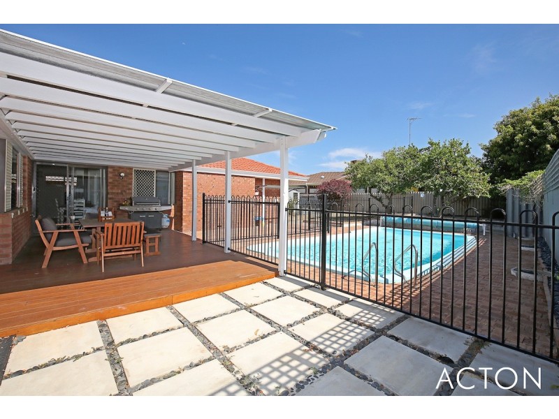 31 Hungerford Avenue, Halls Head WA 6210
