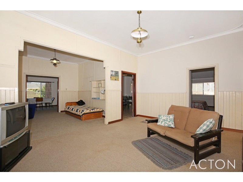 3 Hill Street, Halls Head WA 6210