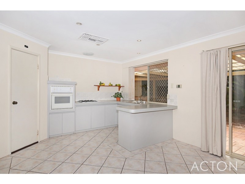 11b Malabor Mews, Halls Head WA 6210