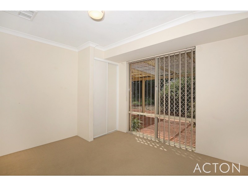 11b Malabor Mews, Halls Head WA 6210