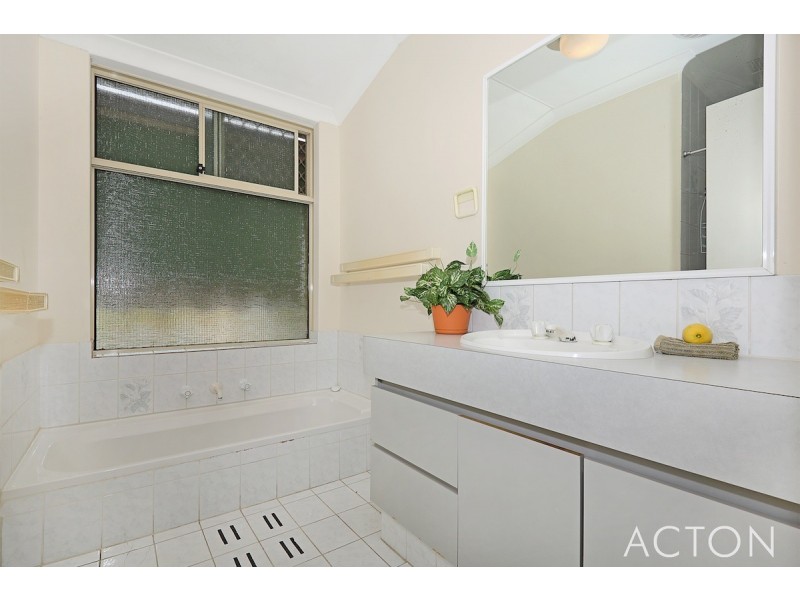 11b Malabor Mews, Halls Head WA 6210