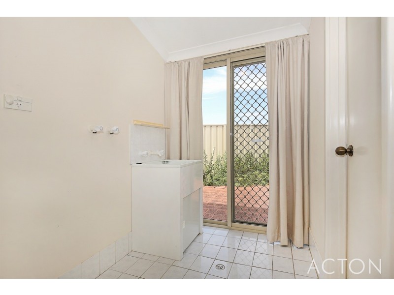 11b Malabor Mews, Halls Head WA 6210